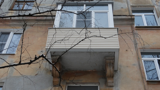 Остекление балкона в доме сталинской постройки